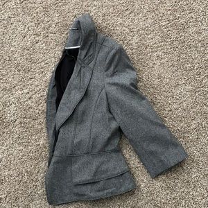 Half sleeve grey blazer.